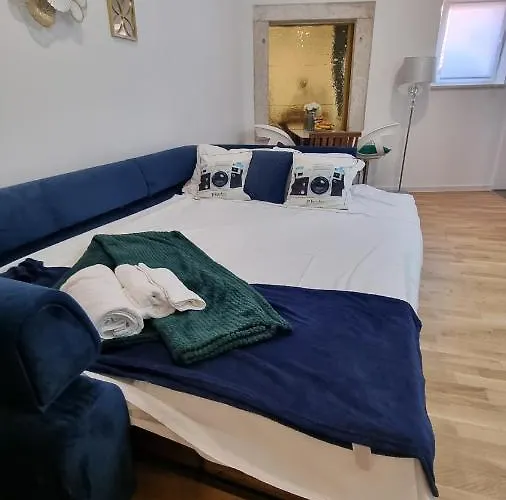 Place 4 U Center Apartment *