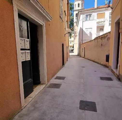 Place 4 U Center Apartman