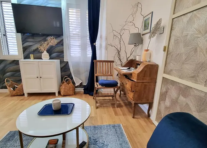 Place 4 U Center Apartman Zára