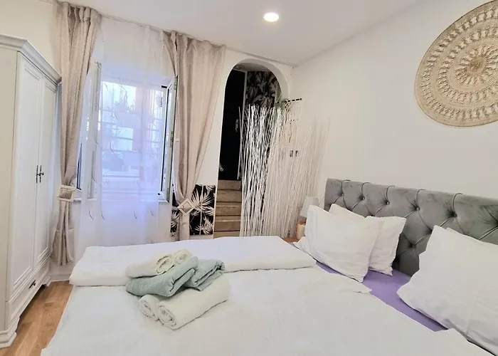 Place 4 U Center Apartman