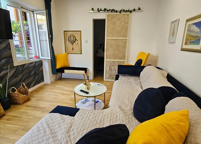 Place 4 U Center Apartman